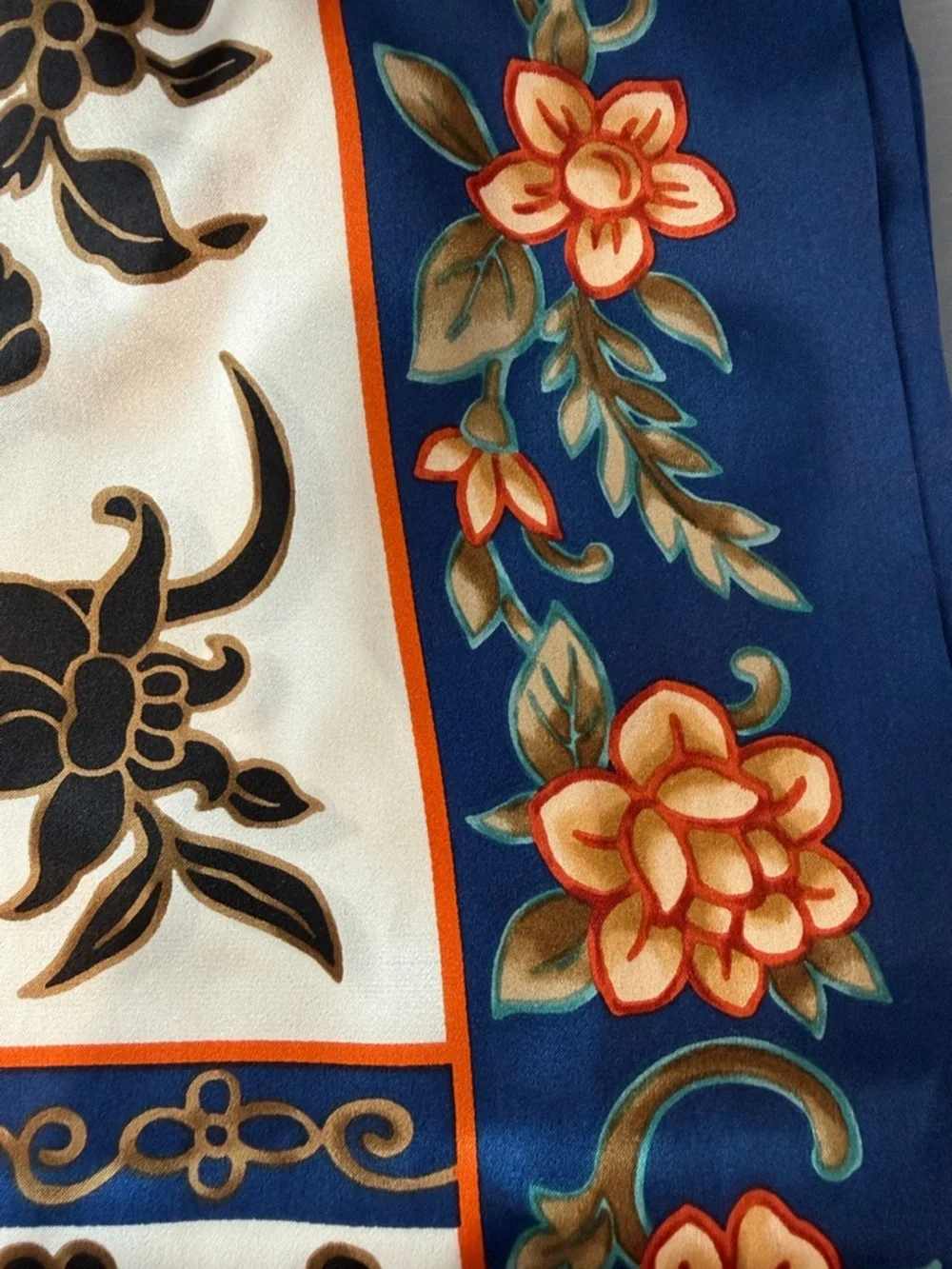 Metropolitan Museum of Art‎ silk scarf